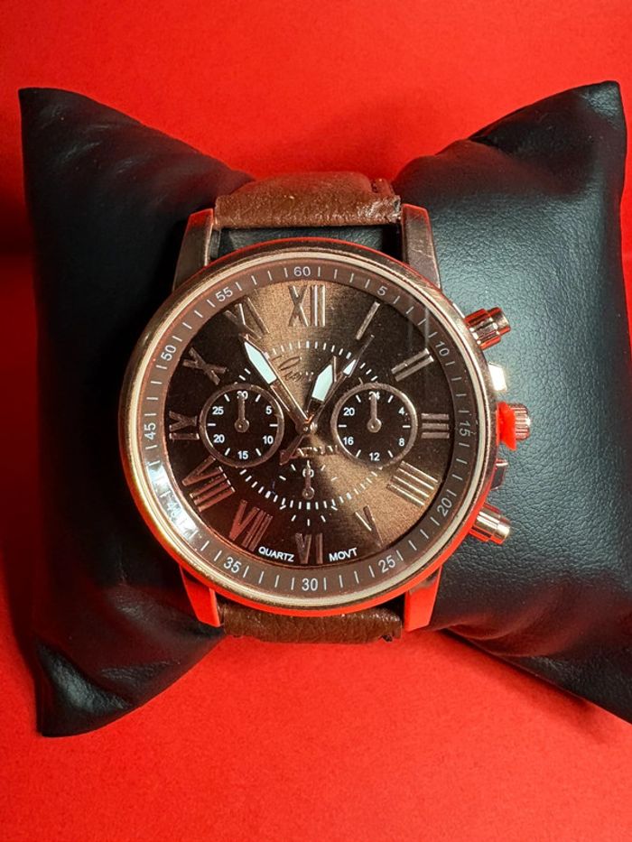 Montre "Geneva" Quartz cuir couleur marron pour Femme élégante, bracelet personnalisable - photo numéro 3