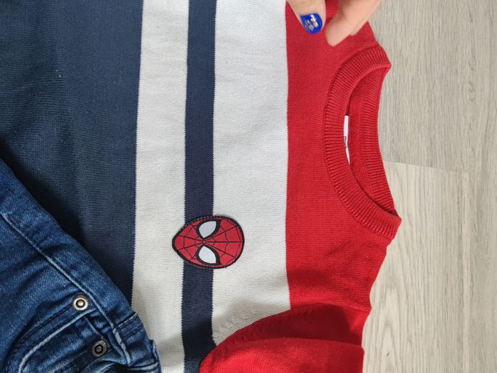 Ensemble jean slim Vertbaudet et pull Spiderman  C&A Taille 3 ans + chaussettes - photo numéro 2