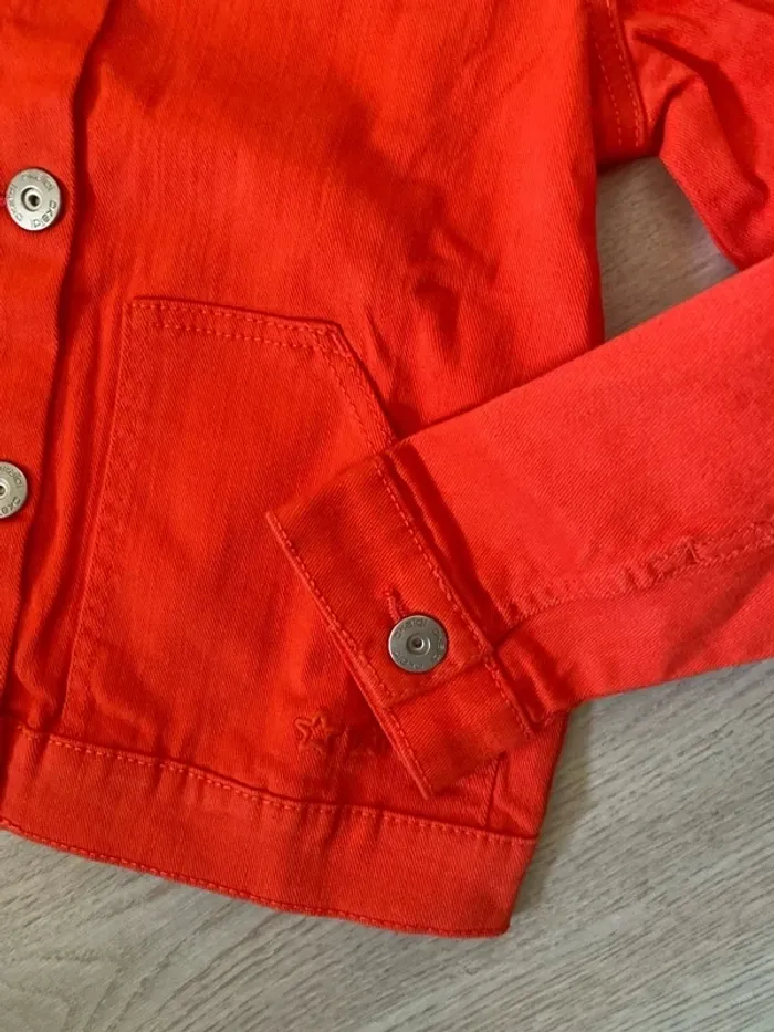Veste en jean rouge corail Okaidi Okaïdi taille 8 ans Neuf - photo numéro 2