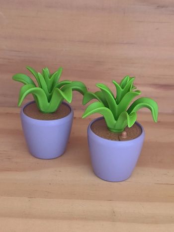 Playmobil 2 pots violets avec plante verte