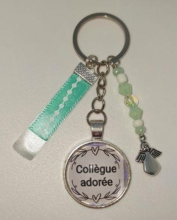 Cadeau collègue, porte clé message bijoux de sac " collègue adorée "