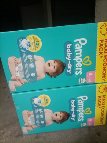 Lot couche pampers T4