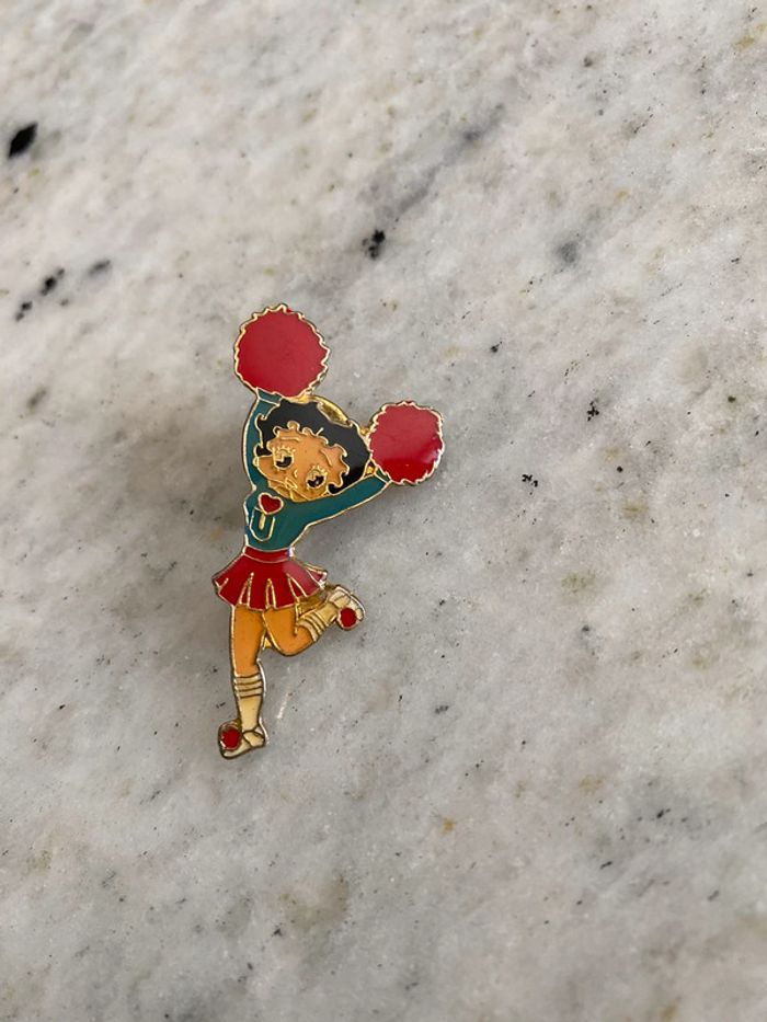 Pin’s Betty boop pompom-girls - photo numéro 3
