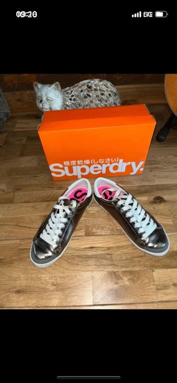 Baskets basse dorées foncées 36 motifs étoiles superdry comme neuves 36