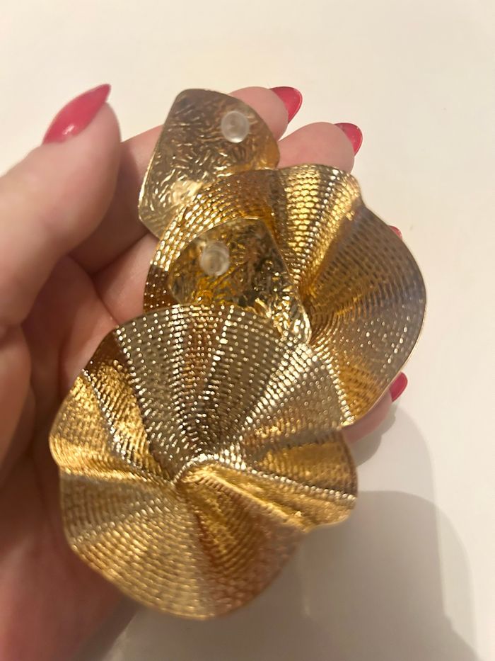 Belles boucles d’oreilles NEUVES pour femme couleur doré - photo numéro 9