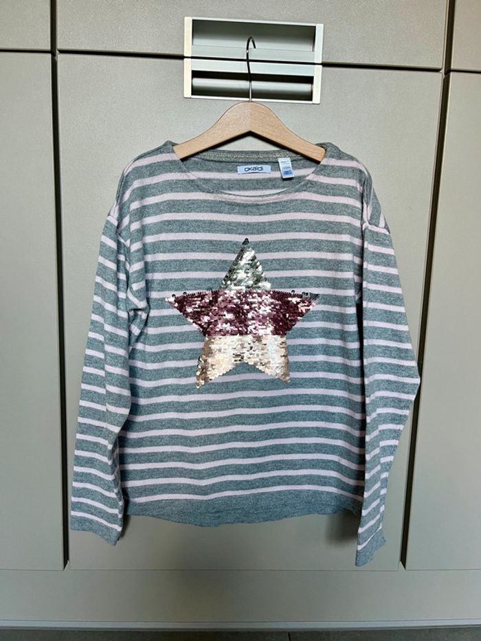 Pull à lignes et sequins