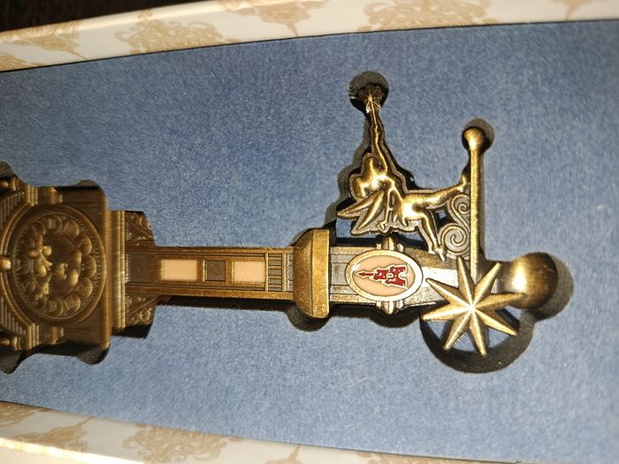 Clé Disneyland Paris Disneyland hôtel édition limitée - photo numéro 4