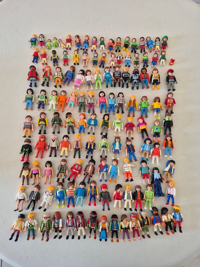 Lot 125 personnages playmobil