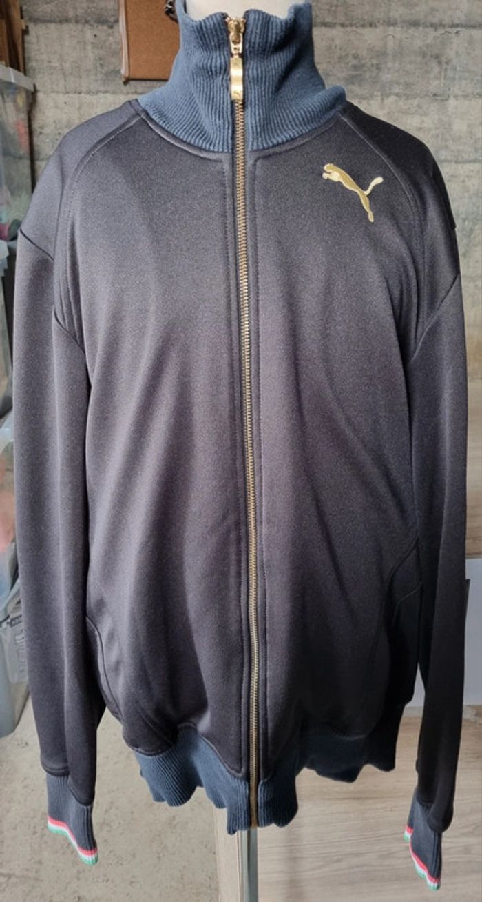 Veste noire et couleurs italiennes