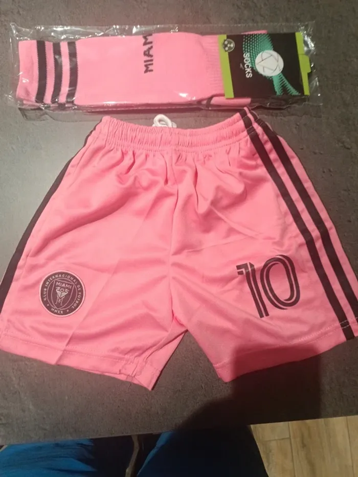 Tenue foot Léo Messi Inter Miami rose. T.18 - photo numéro 3
