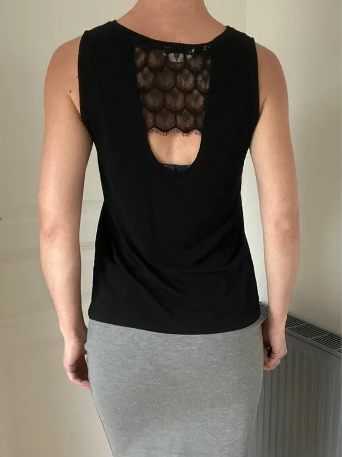 Magnifique petit haut en dentelle – Naf Naf, Taille 36 (S) - photo numéro 2