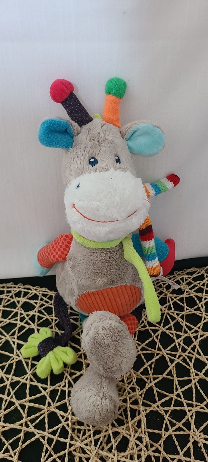 Peluche girafe NICOTOY Zoé longues jambes gris rond multicolore