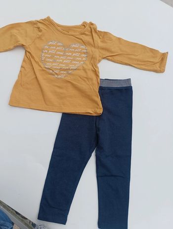 Lot un t-shirt manches longues et un legging taille 2 ans en bon état