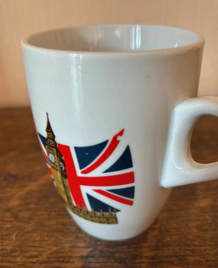 Lot Souvenirs de Londres :2 tasses, 2 sets de table et 1 boîte métallique - photo numéro 10
