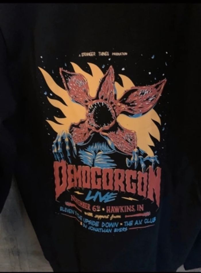 Sweat shirt Stranger things Neuf M - photo numéro 4