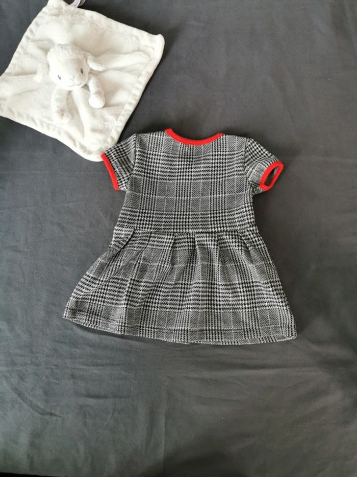 Robe 6 mois - photo numéro 3