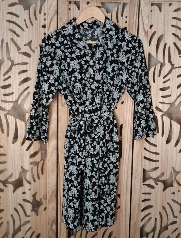 Robe fleurie noire - Coupe chemisier - Taille 42/44 Actuelle - photo numéro 9