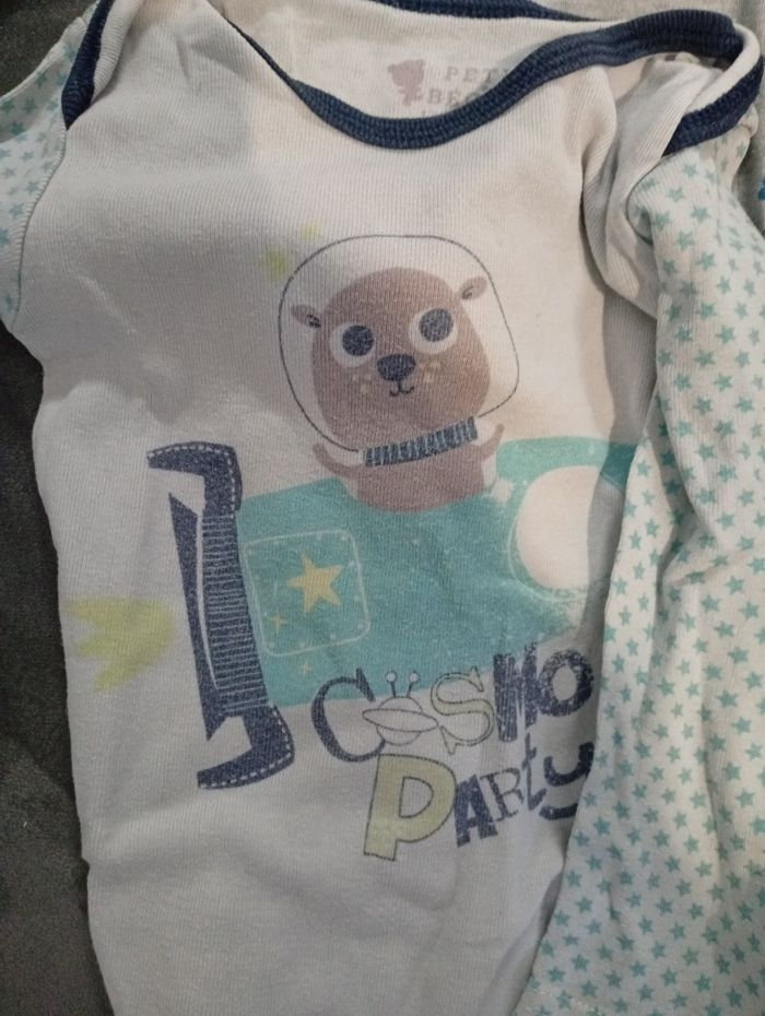 Lot bodies 12 mois - photo numéro 3