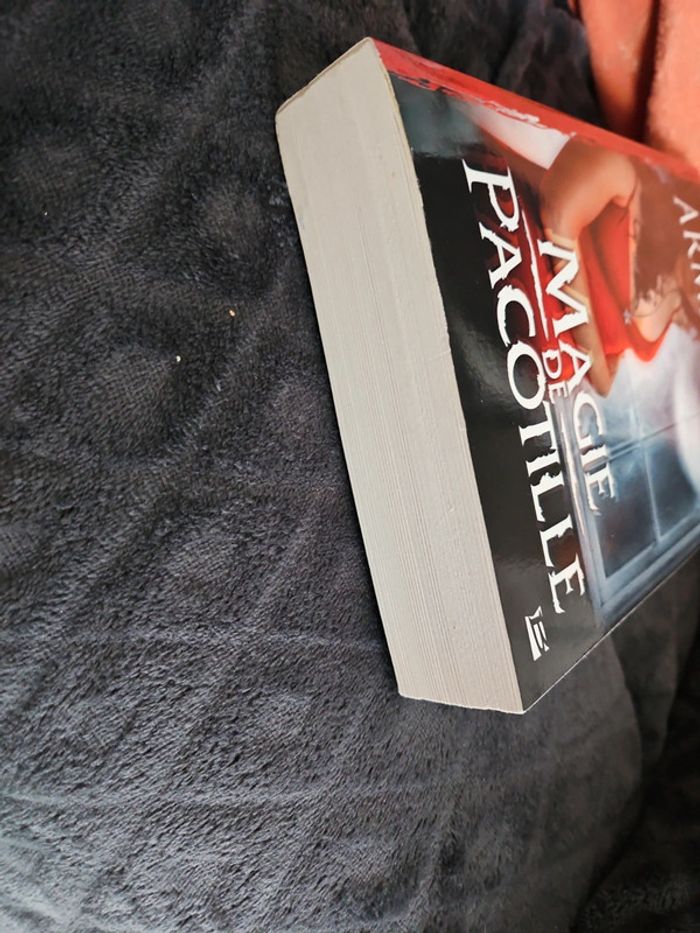 Livre broché kelley Armstrong magie de pacotille - photo numéro 4