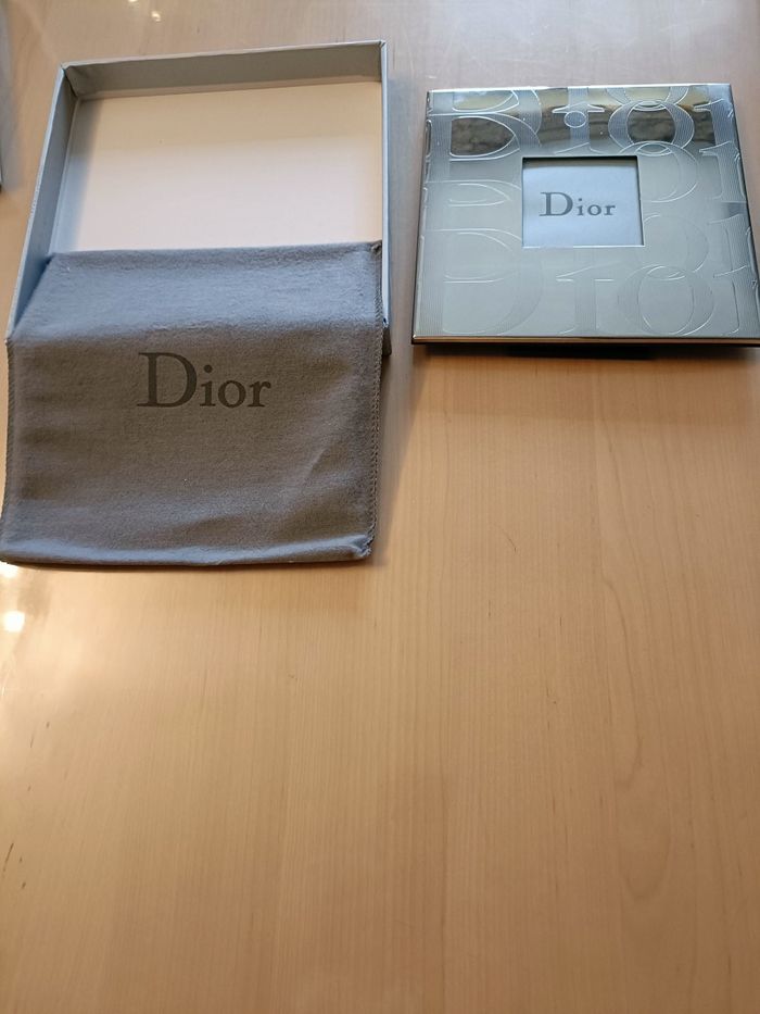 Cadre photo Dïör totalement neuf avec pochette en feutrine - photo numéro 3