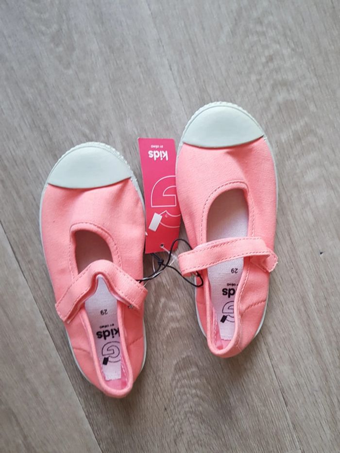 Chaussures en toile rose taille 29 neuves - photo numéro 3