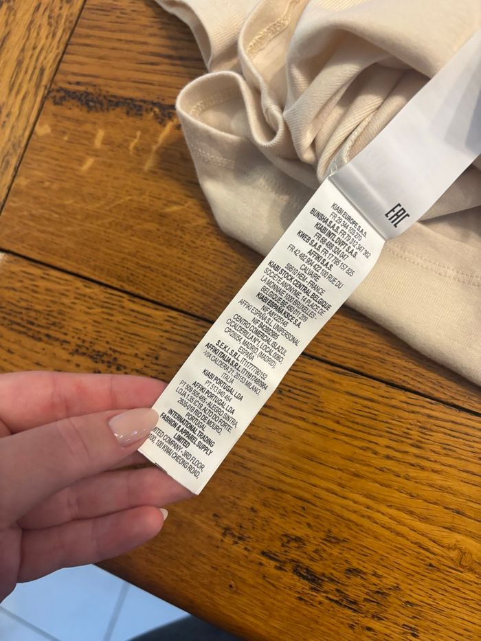 T-shirt blanc à motifs neuf avec étiquette taille M - photo numéro 2