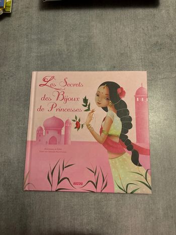 Livre les secrets des bijoux de princesse auzou
