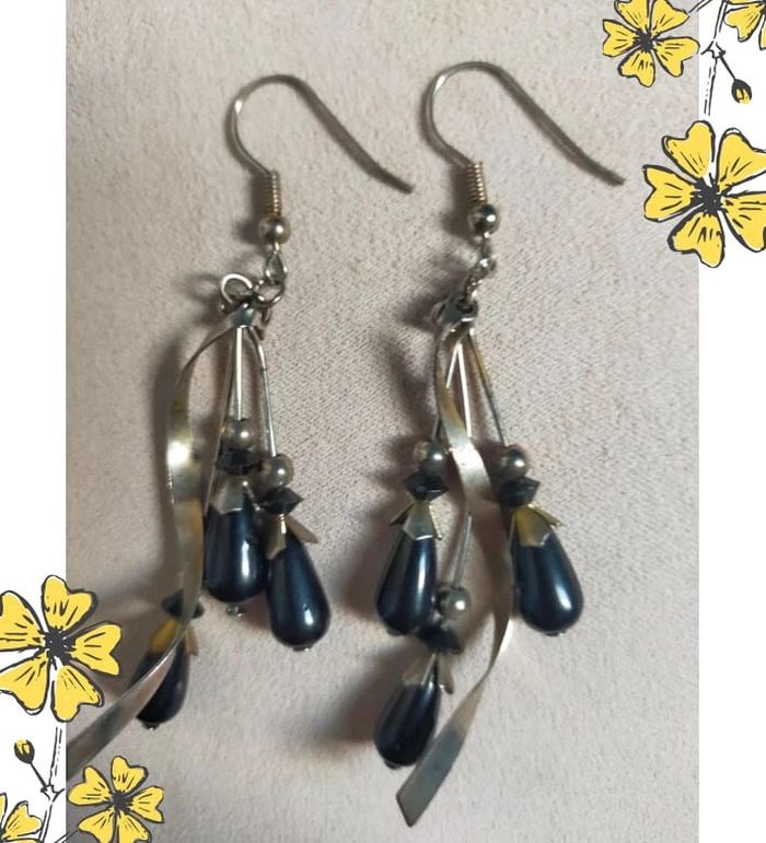 Boucles d’oreilles longues argentées & perles noires vintage - photo numéro 2