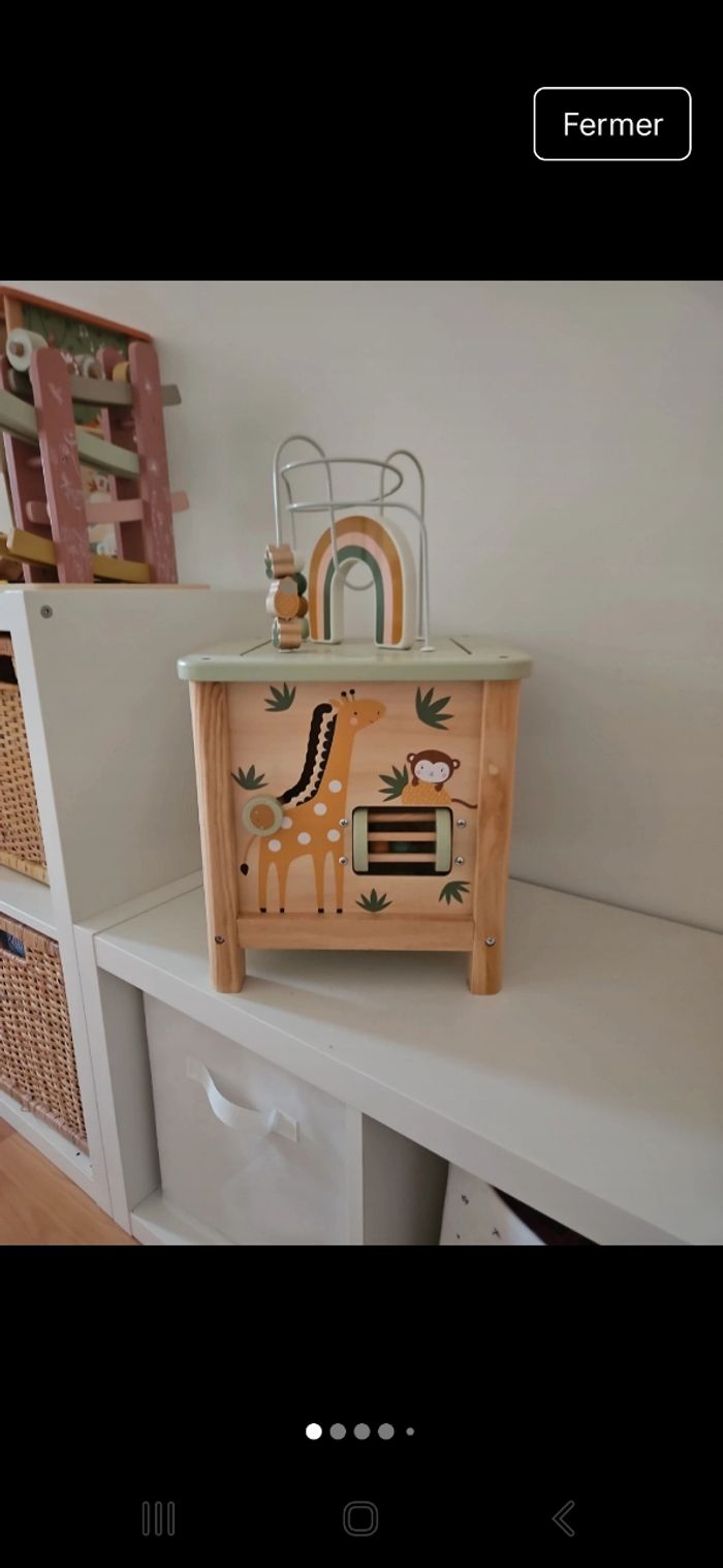 Cube d'activités en bois