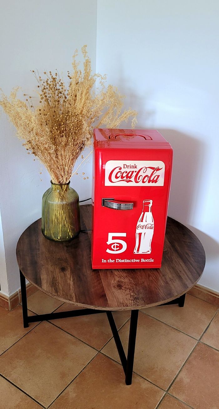 Magnifique Frigo Coca-Cola Rétro - Réfrigérateur Coca-Cola Rouge 12L capacité 18 canettes de 33cl avec poignée. 220V / 12V Neuf - photo numéro 5
