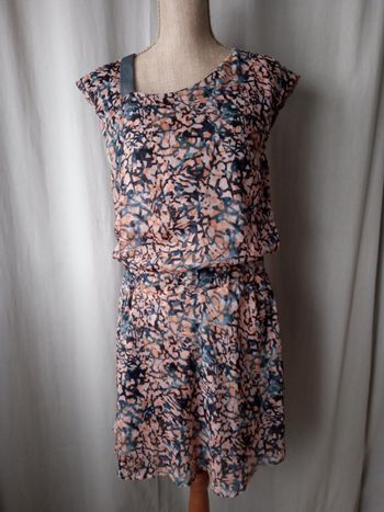 Robe grise et saumon taille 38