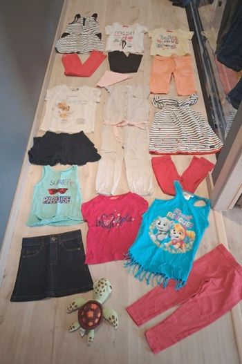 Lot de vêtements printemps été fille 4ans leggings robes neuf et état impeccable