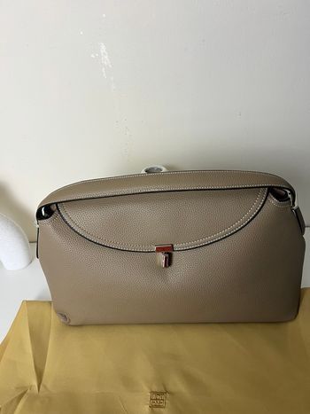 👜 Sac Totême T-Lock – Grand Modèle en Cuir Beige (Excellent État)