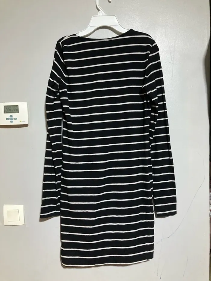 Robe mi-longue manches longues – Taille M - photo numéro 3