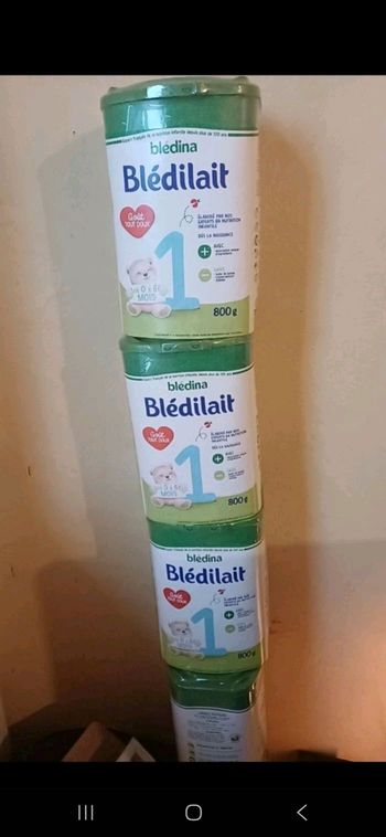 Vend une boîte de lait bledilait 1er age