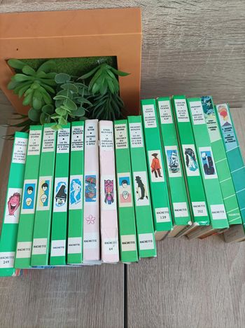 Lot de 15 Petits Livres Hachette