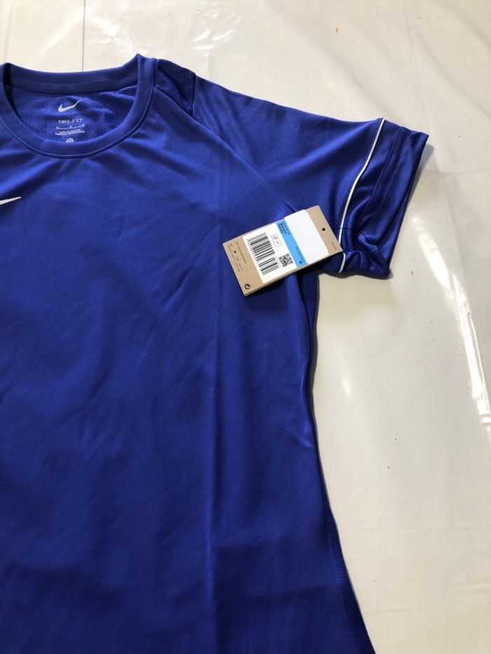 T-shirt nike dri fit taille m - photo numéro 4