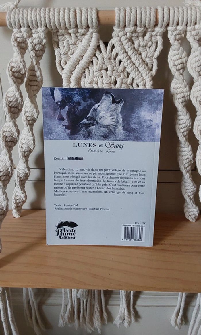 Livre Lunes et sang Eunice DM Première lune - photo numéro 2