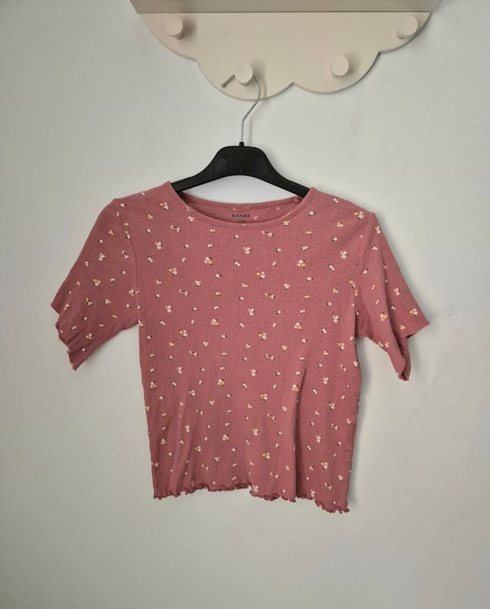 Tee-shirt fleuri côtelé * Kiabi *