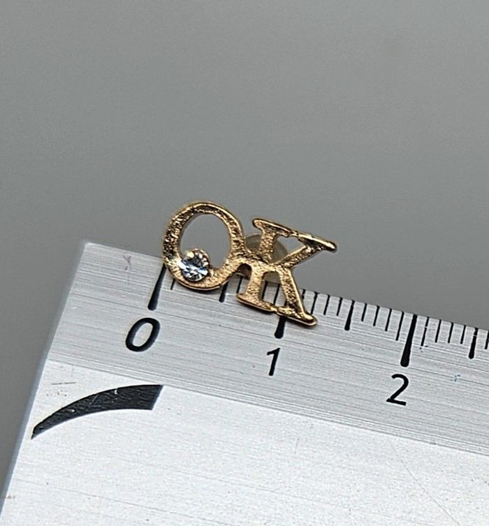 Paire de boucles d'oreilles.
Neuve.
Ok - photo numéro 4