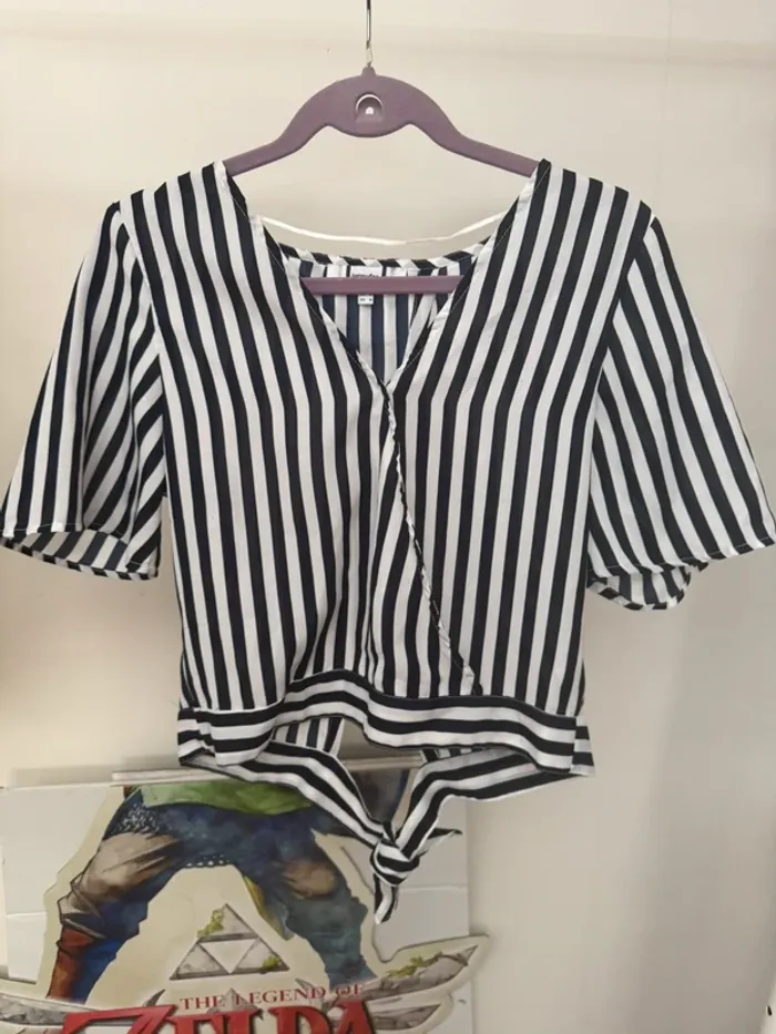 Blouse bleu marine et blanche