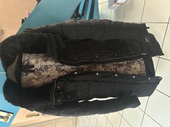 Doudoune mi-longue Desigual taille 36 en très bon état