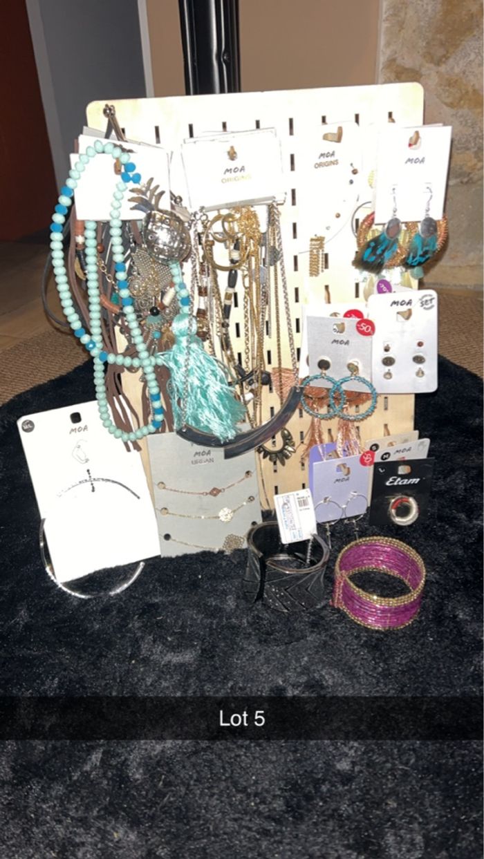 Lot 5 bijoux pour revendeur