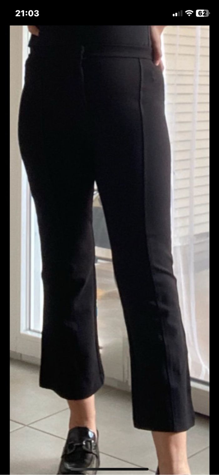 Pantalon noir évasé court