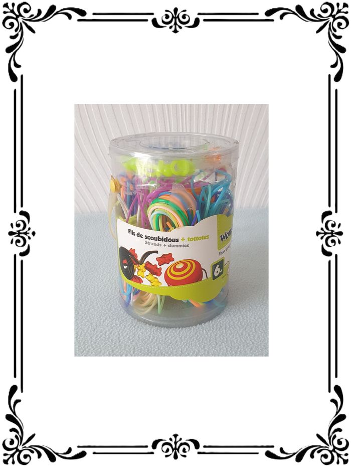 Lot fils à scoubidous et totoches.