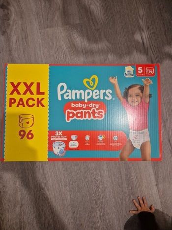 1 carton de couches pampers