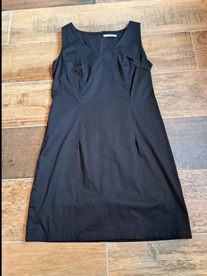 Robe noire T42 - photo numéro 2