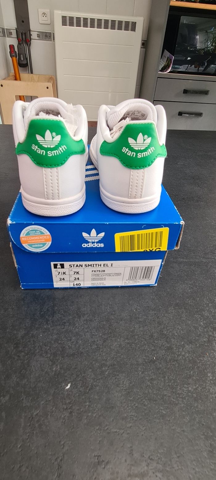 Baskets adidas Stan Smith blanche et verte pointure 24 - photo numéro 2