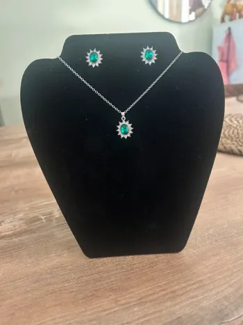 Parure collier et boucles d’oreilles fantaisie vert émeraude