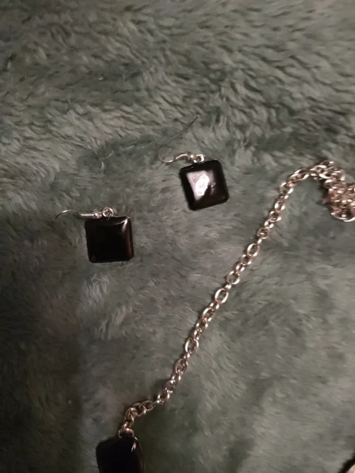 Collier et boucles d'oreilles - photo numéro 3